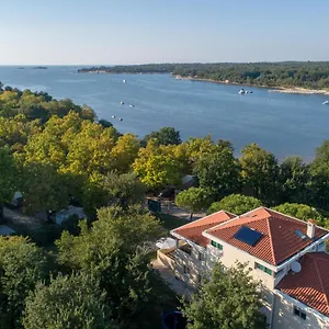 https://apartments-rea-funtana.in-istria.net